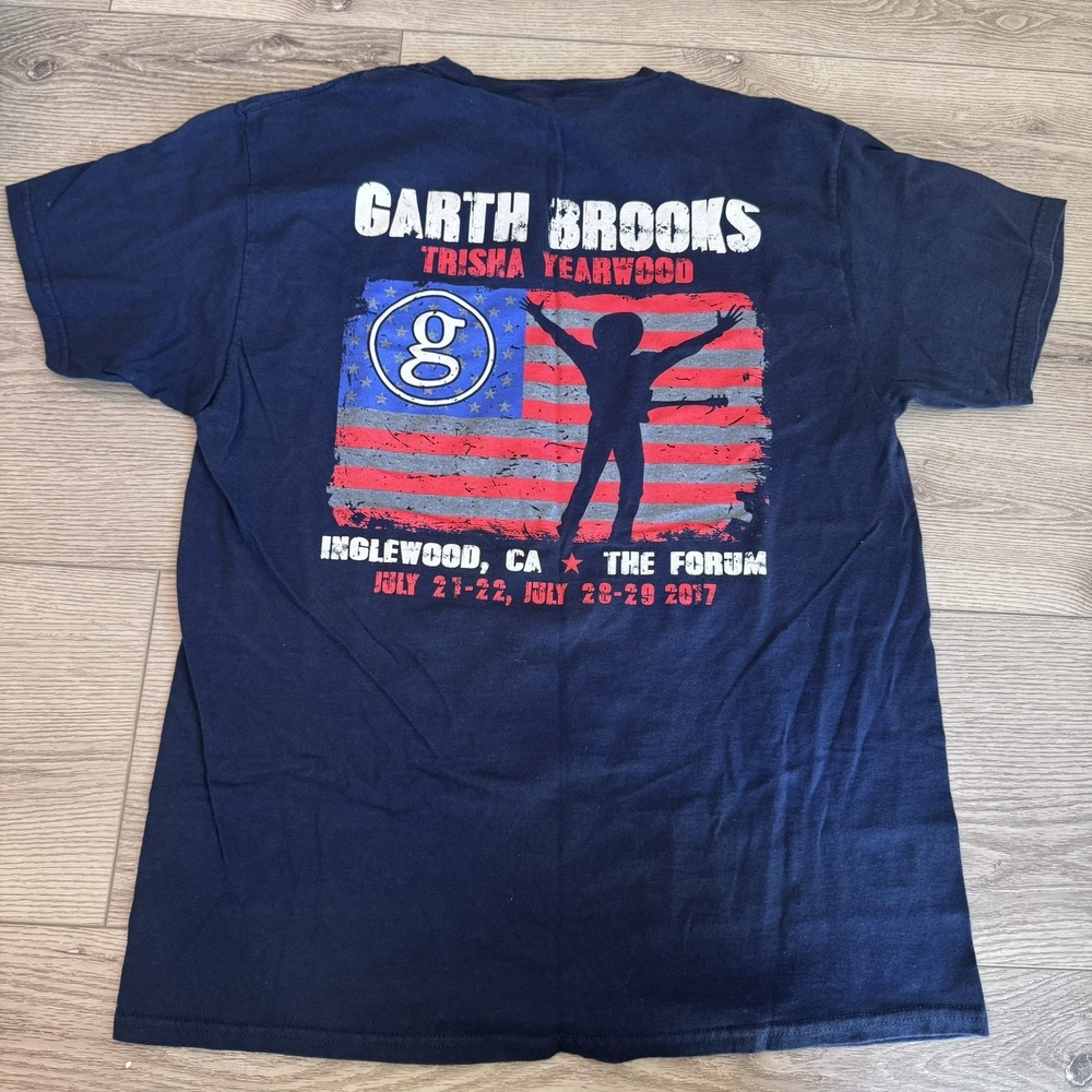 2017 Garth Brooks Trisha Yearwood Concert S/S T-Shirt Navy Blue • Large EUC LNIB